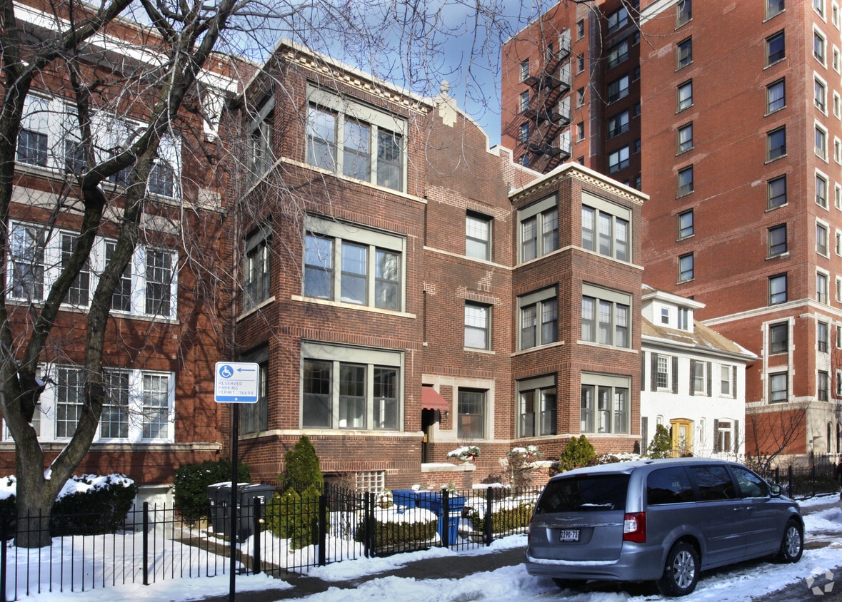 742 W Bittersweet Pl, Chicago, IL 60613 Apartments in Chicago, IL