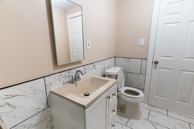 Foto del edificio - 305 N Live Oak St