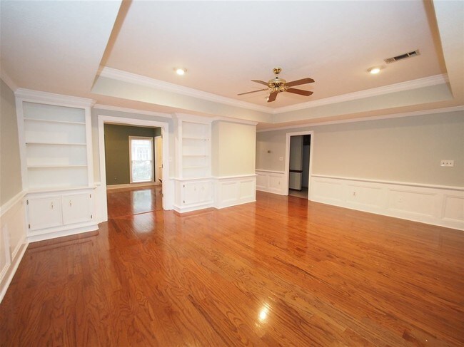 Building Photo - 2 Dogwood Hill Dr
