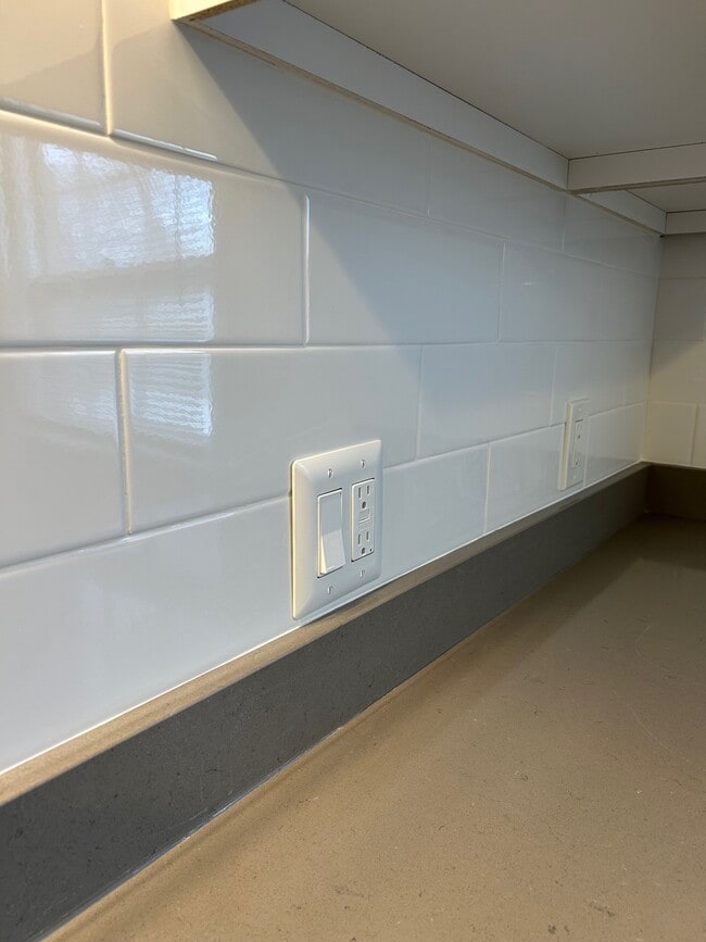 Building Photo - 318 E Henry Clay St