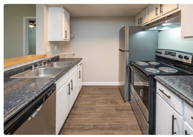 Foto del edificio - 2121 Lobdell Blvd