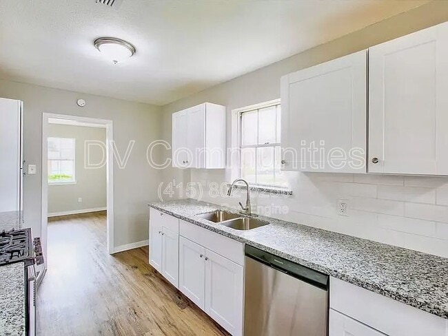 Foto del edificio - 10946 Gulf Valley St