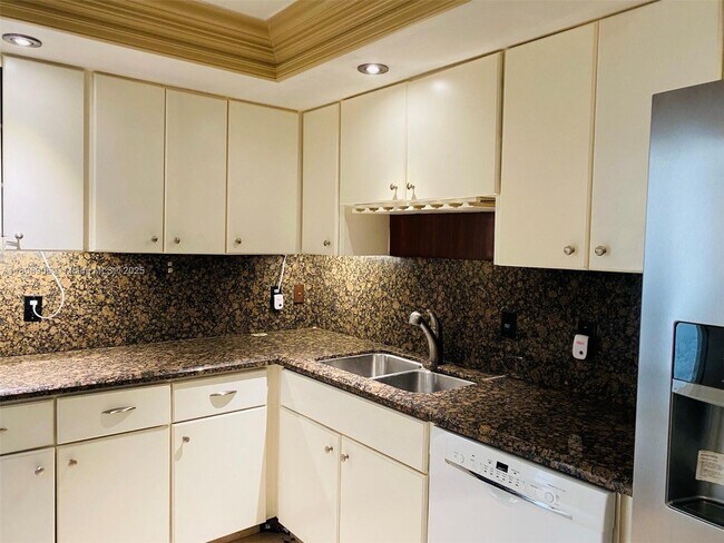 Building Photo - 1351 NE Miami Gardens Dr