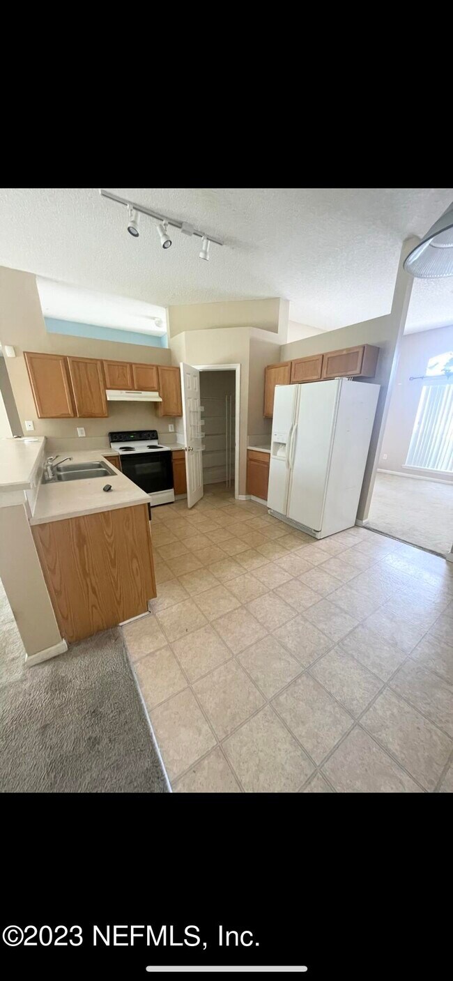 Foto del edificio - 1327 Spanish Needles Ct