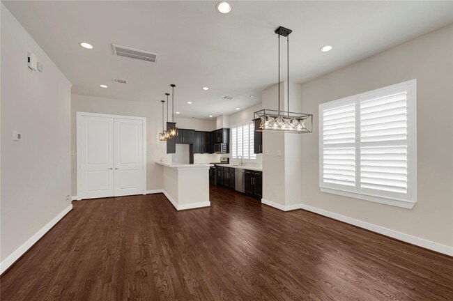Foto del edificio - 1210 Cedarpost Tree Springs Pl