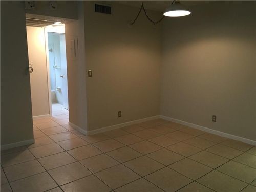 Foto del edificio - 10035 Twin Lakes Dr