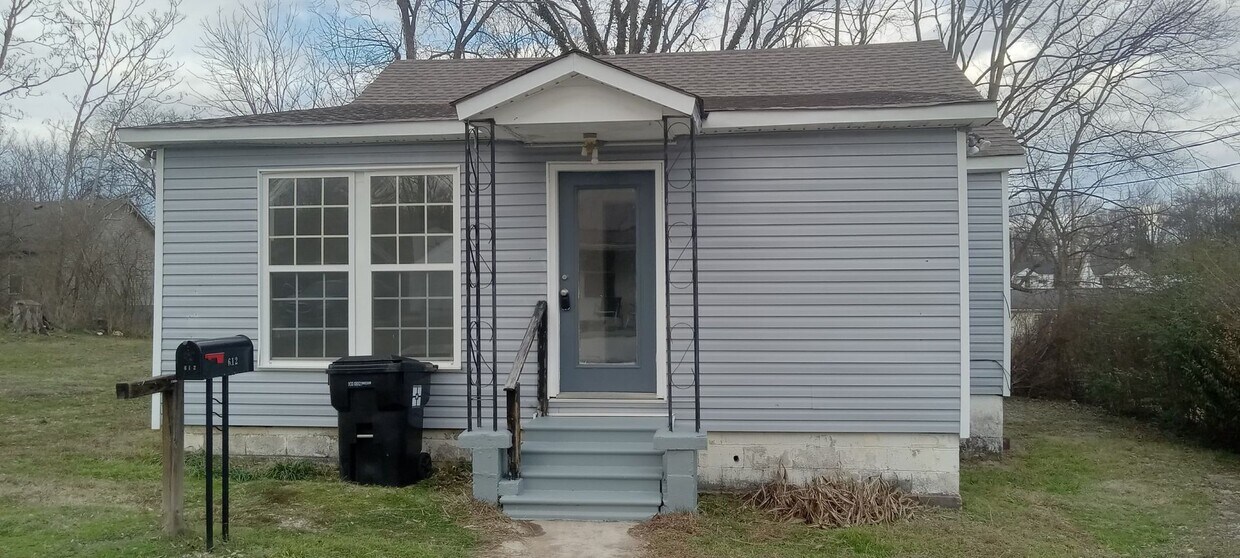 Foto principal - 3 Bedroom, 1 Bath House in Columbia!