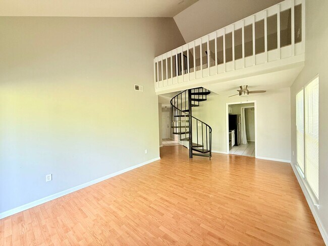 Foto del edificio - 2553 Stockbridge Dr