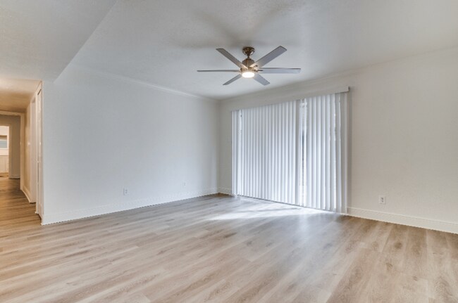 Building Photo - 5913 Maple Ln