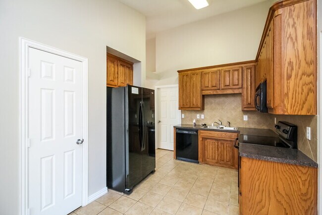 Building Photo - 7917 Val Verde Dr