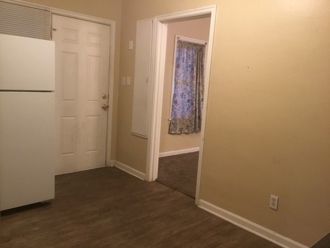 Building Photo - Duplex 1 bd 1 bath