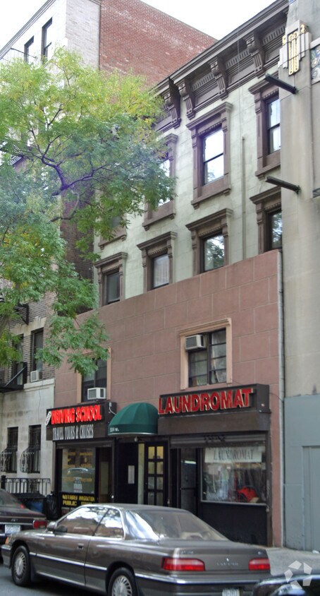 Building Photo - 224 W 104th St