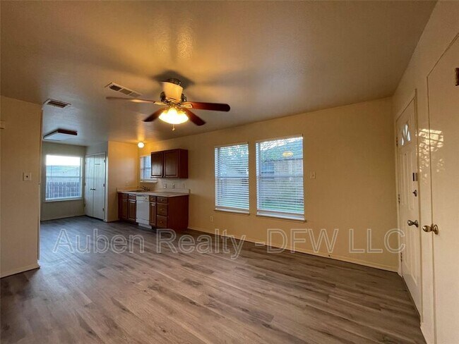 Foto del edificio - 121 Cambridge Dr