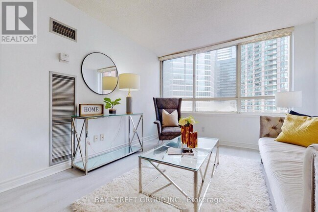 Building Photo - 633 Bay St.