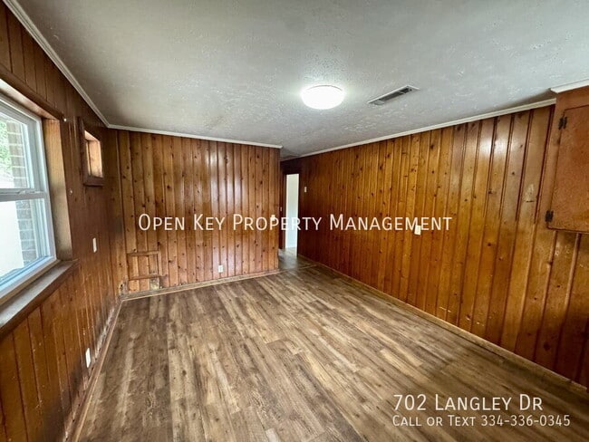 Foto del edificio - 702 Langley Dr