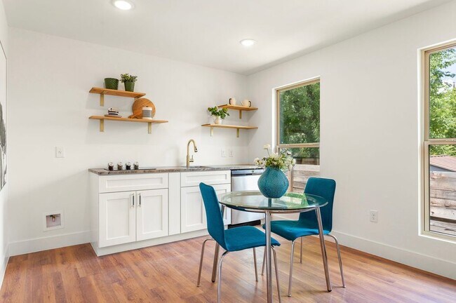 Foto del edificio - 7608 Northcrest Blvd