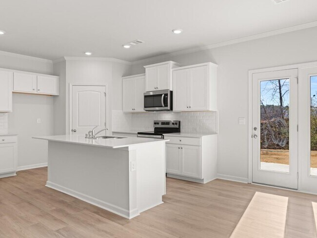 Building Photo - 102 Hughes Pl Dr