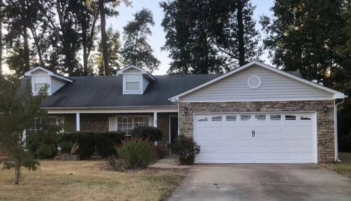 Primary Photo - Beautiful 3b Room!Move in ready!