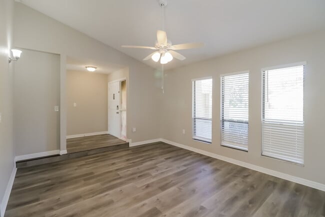 Foto del edificio - 13700 Whitby Rd