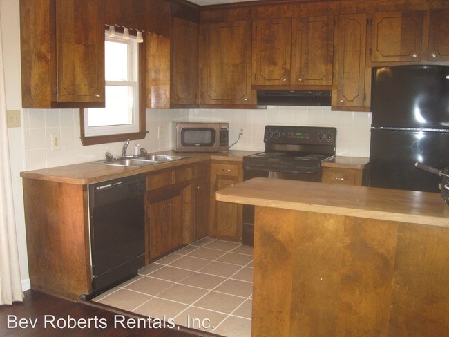 Building Photo - 2760 Brantley Dr