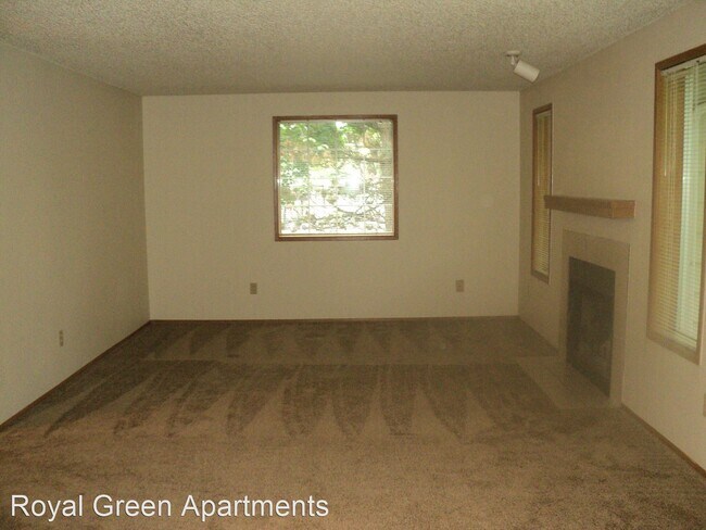 Building Photo - 3811-3811 NE Royal View Ave
