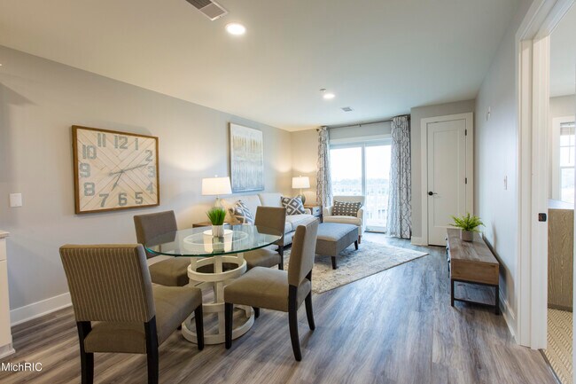 Building Photo - 800 Whitwam Dr