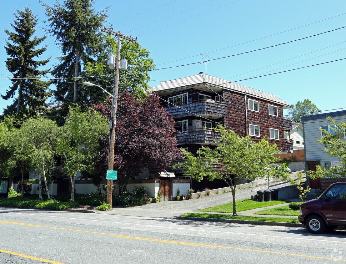 Primary Photo - 4345 32nd Ave W