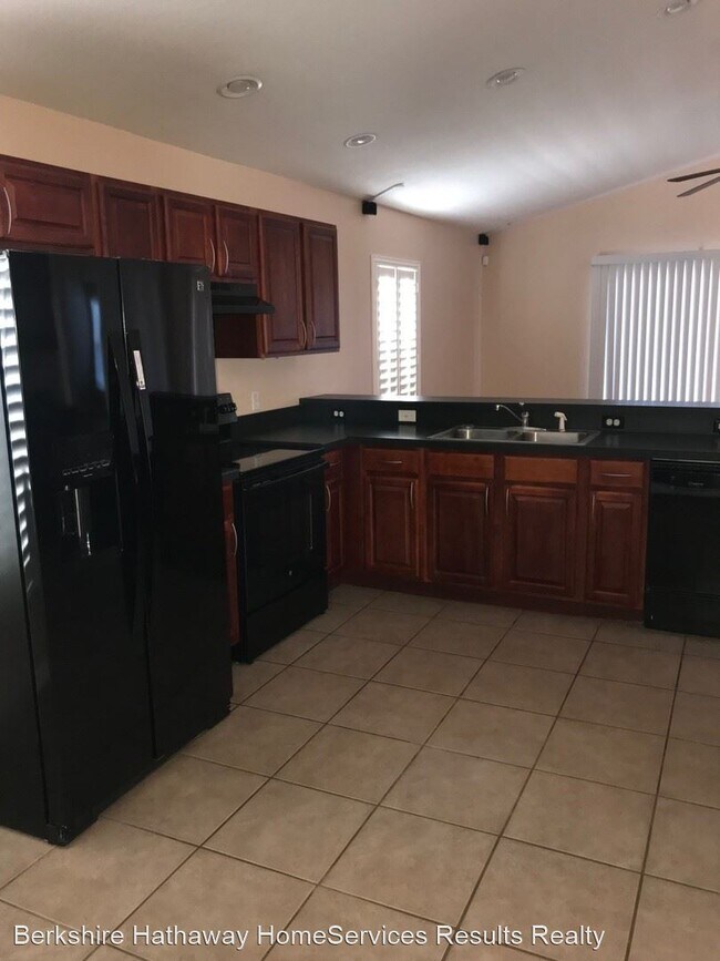 Building Photo - 3 br, 2 bath House - 334 Regency Street