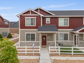 Building Photo - Beautiful 3-Bedroom Townhome with Park Views- Available July 25th!