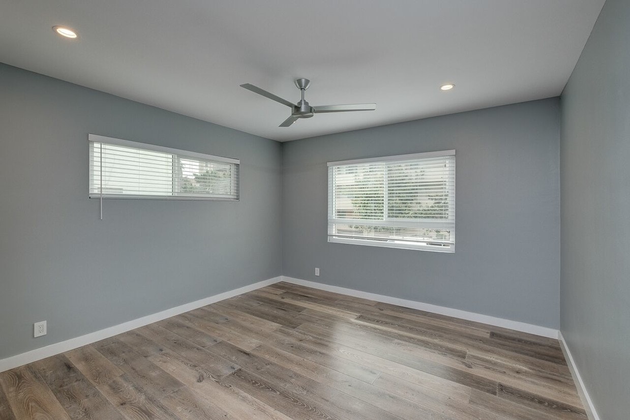 Primary Photo - 702 S St Andrews Pl