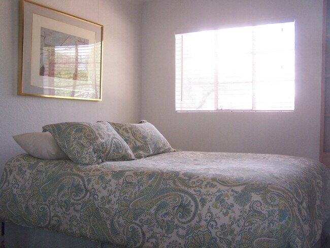 Foto del edificio - 1314 S Bristol Ave