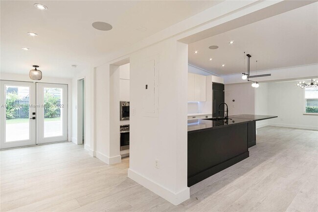 Foto del edificio - 655 Fairway Dr