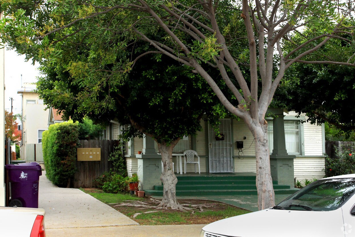 Foto del edificio - 487-489 Dawson Ave