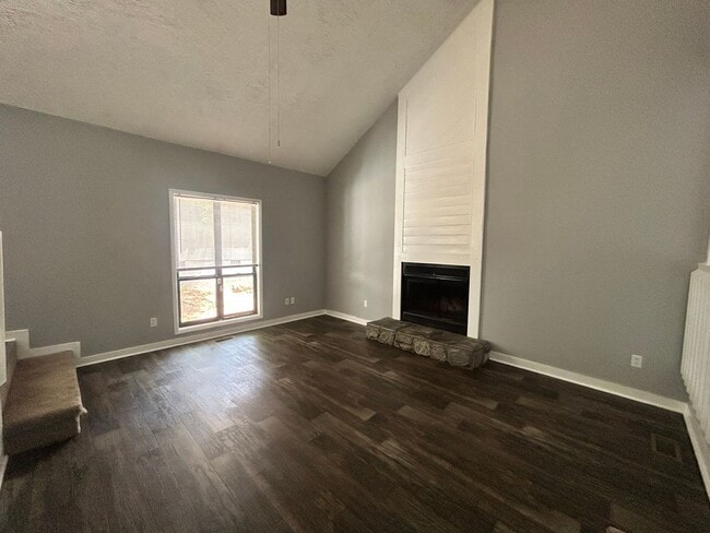 Building Photo - 6466 Kelmscot Ct