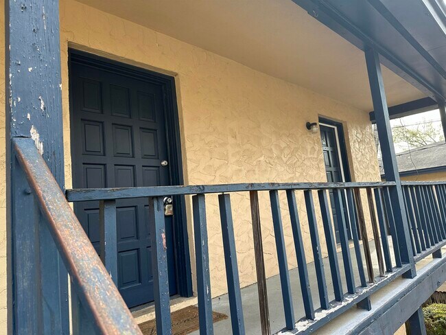 Foto del edificio - 1235 Buckingham Dr