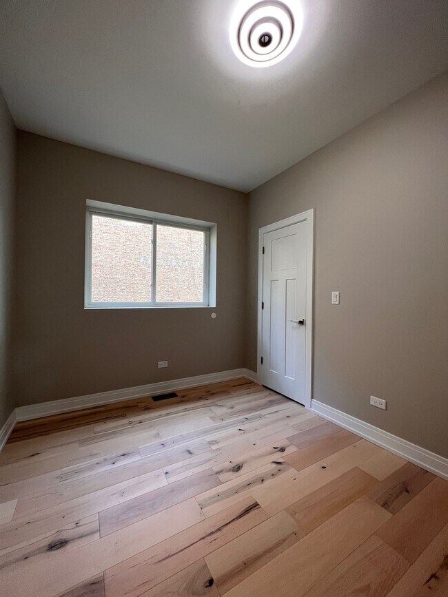 Foto del edificio - 226 E 48th St