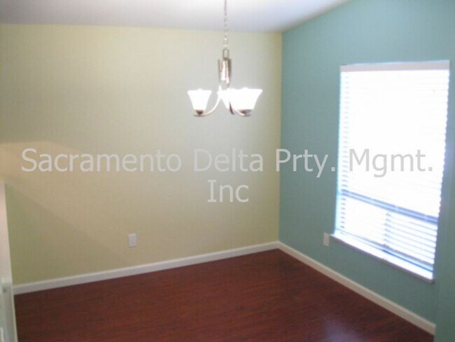 Foto del edificio - 2 Bedroom 1 Bathroom Home in Pocket/Greenh...