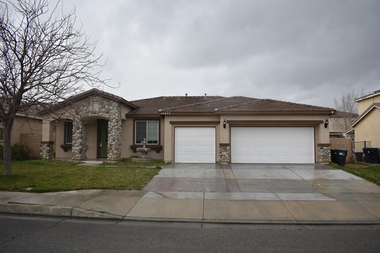 Foto principal - 43839 58th St W
