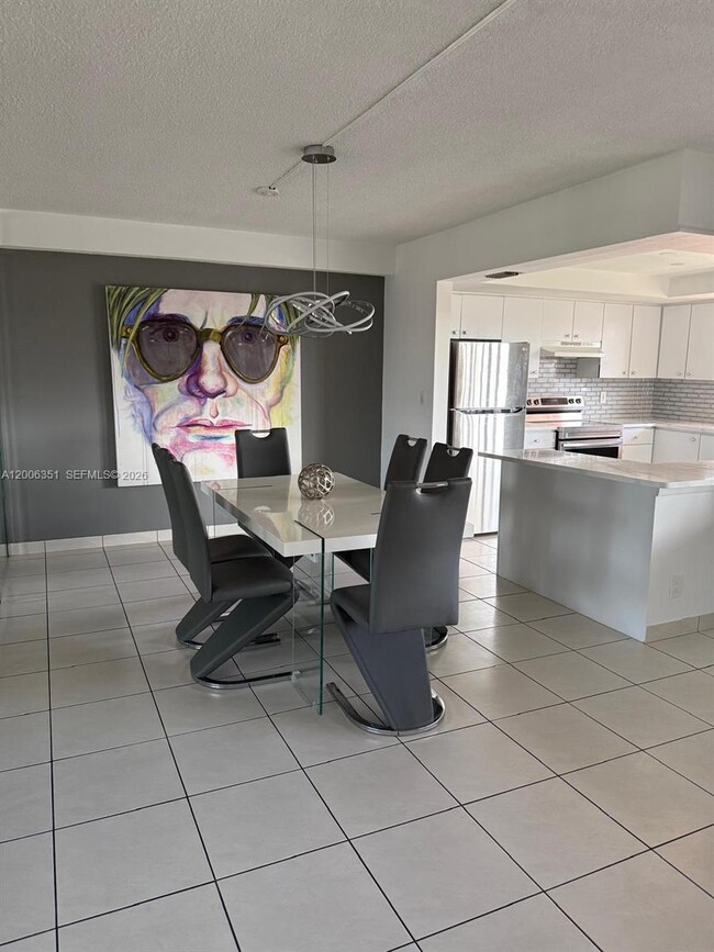 Building Photo - 200 NE 12th Ave