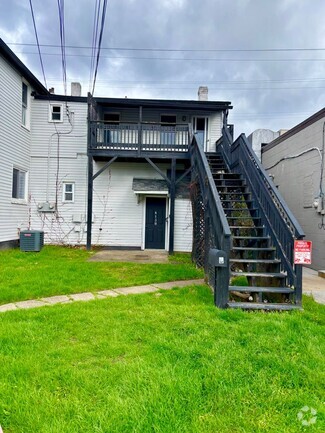 Building Photo - 613-615-615 W Main St