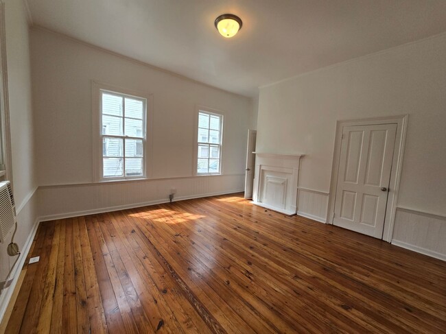 Building Photo - 403 W Hampton Ave