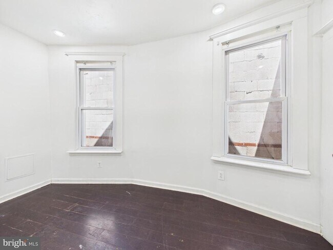 Building Photo - 616 S 60th St