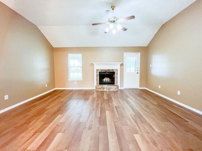 Building Photo - 3406 Bamboo Ln