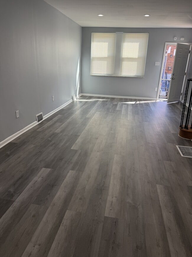 Foto del edificio - 2225 McClellan St