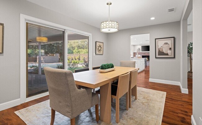 Foto del edificio - Beautiful Single-Story Home with Pool in Prime Concord Location –