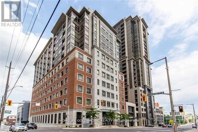 Photo du bâtiment - 150-150 Main St W