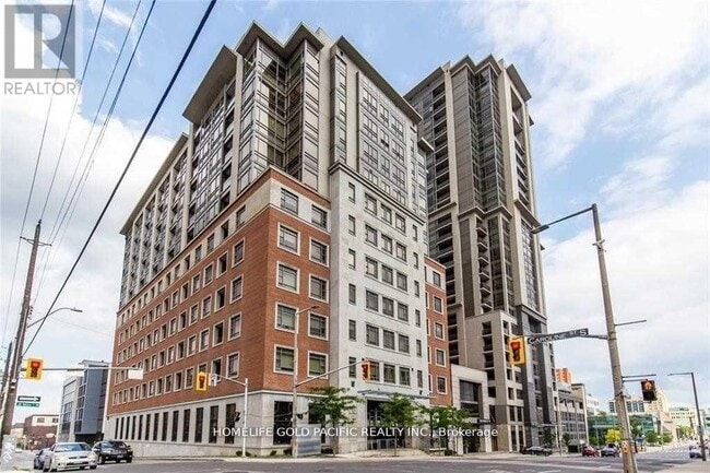 Photo du bâtiment - 150 Main St W