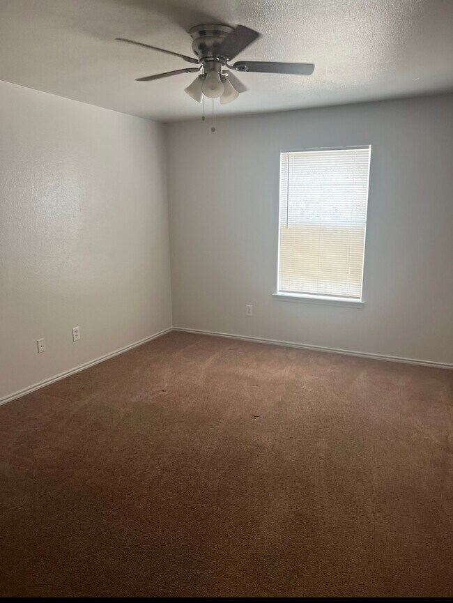 Foto del edificio - 7802 Downe Dr