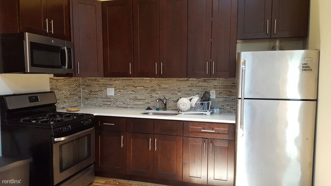 Building Photo - 369 Weirfield St