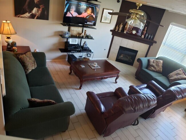 Foto del edificio - 719 Ashlen Dr